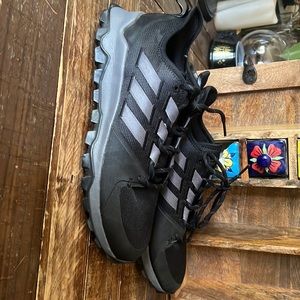 Adidas men’s 13 kanadia trail grey on black